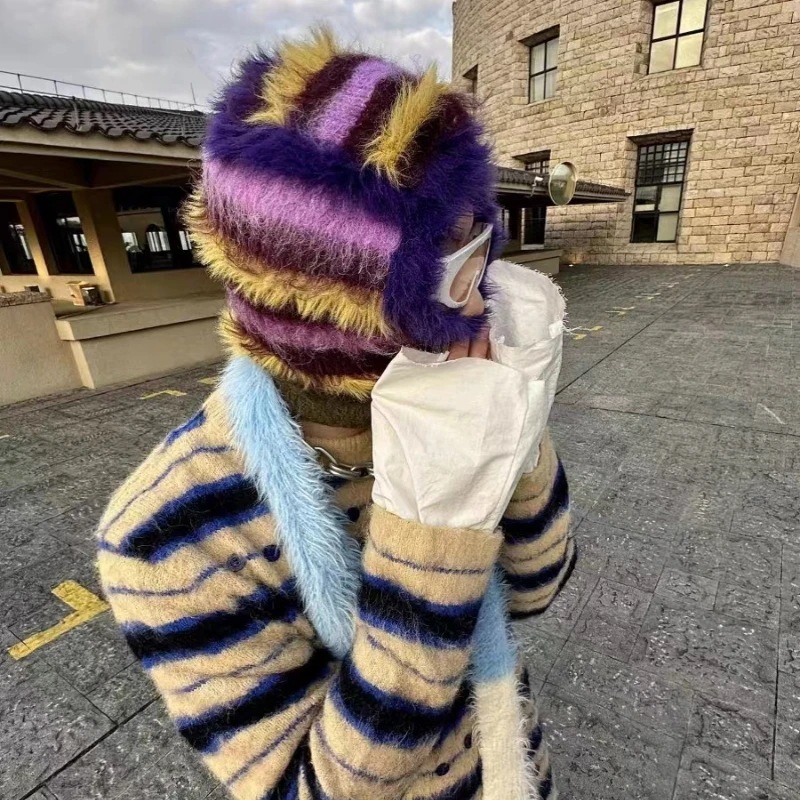 女性のウールの袖とぬいぐるみバラクラバ対照的な色ふわふわのニット冬のビーニーレトロネックプロテクター1スカリー卸売り2023