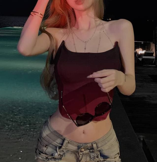 レディース トップス クロップド丈 袖なし キャミソール 襟なし 背中開き チェーン 薄手 かわいい 大人可愛い おしゃれ エキゾチック 個性的 クール モード系 存在感 都会的 ラグジュアリー 無地 5,227円