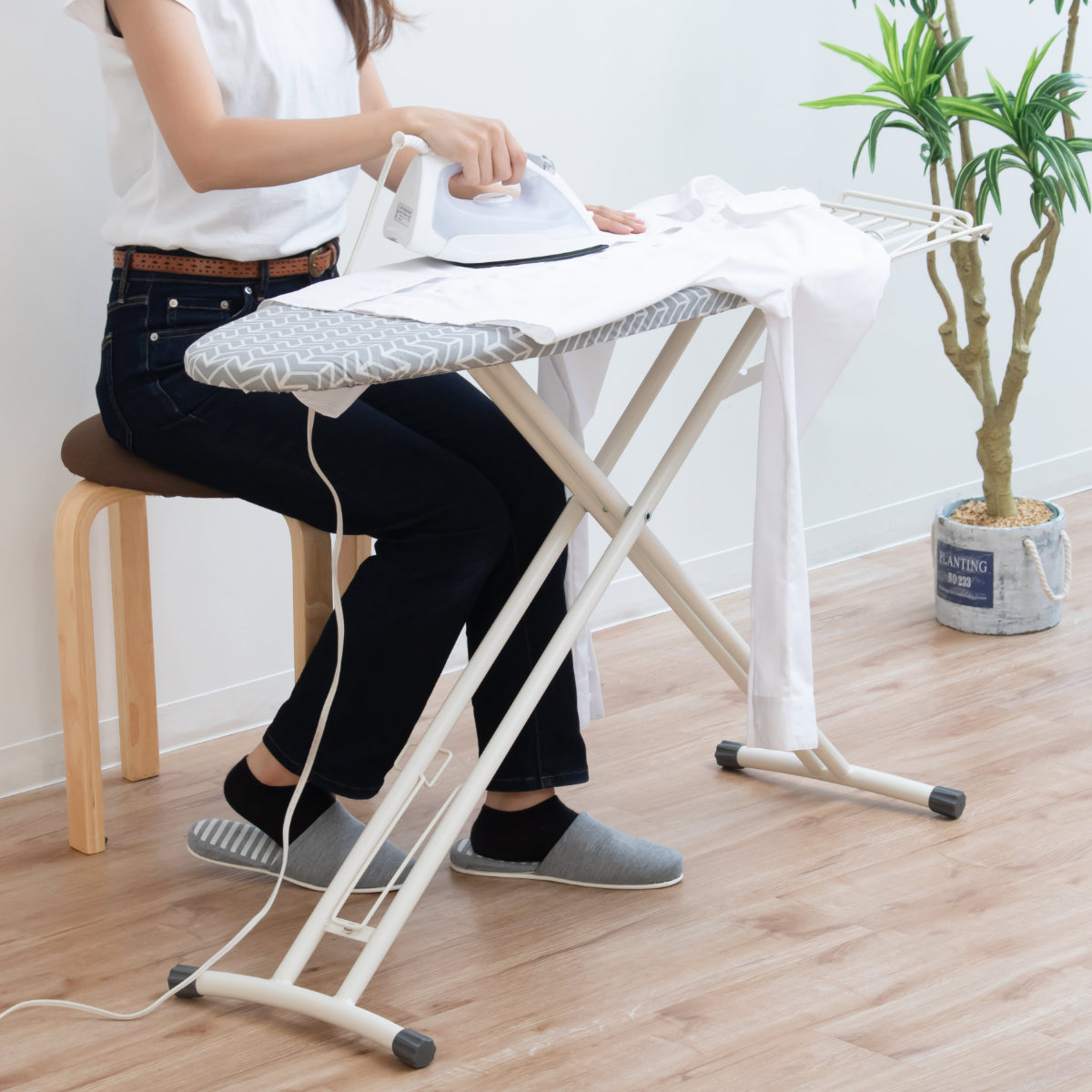 アイロン台 スチームアイロン台 北欧柄 スタンド型 スタンド式 北欧 アイロン 台 高さ調節 アイロンボード フック付き コンパクト 折りたたみ ハンガーバー アイロン掛け 作業台