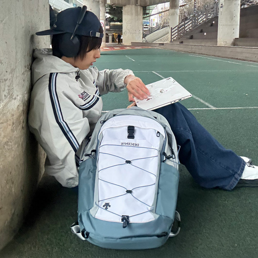 デサント フロウ バックパック (26+5L, シューズバッグ構成) SR123UBP14