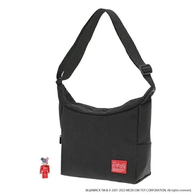 正規品 バッグ ベアブリック 2023 Bed-Stuy Shoulder Bag w/ BE@RBRICK 2023 ブラック 6041-BE@RBRICK-23 BLK