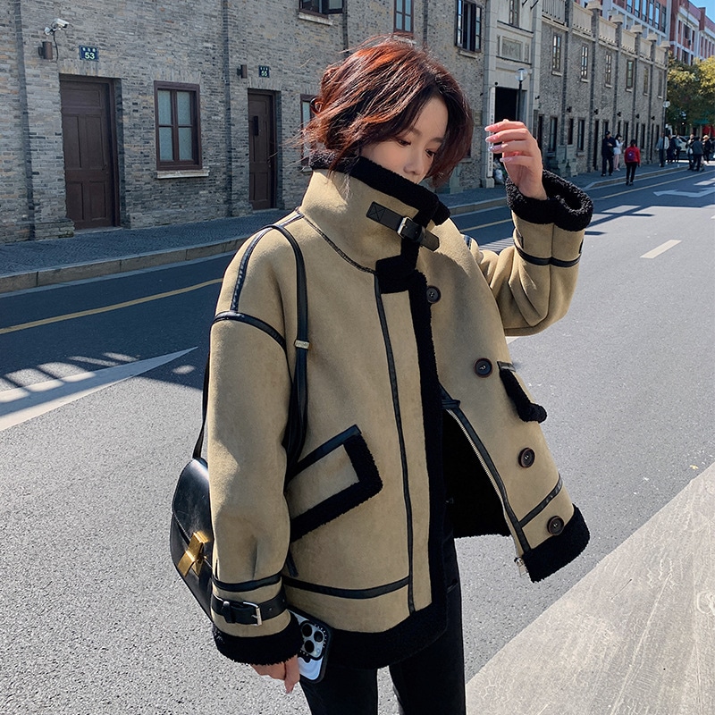 毛皮一体羊小毛コート女装冬2023新デザイン感ベルベット保温立襟機関車綿服