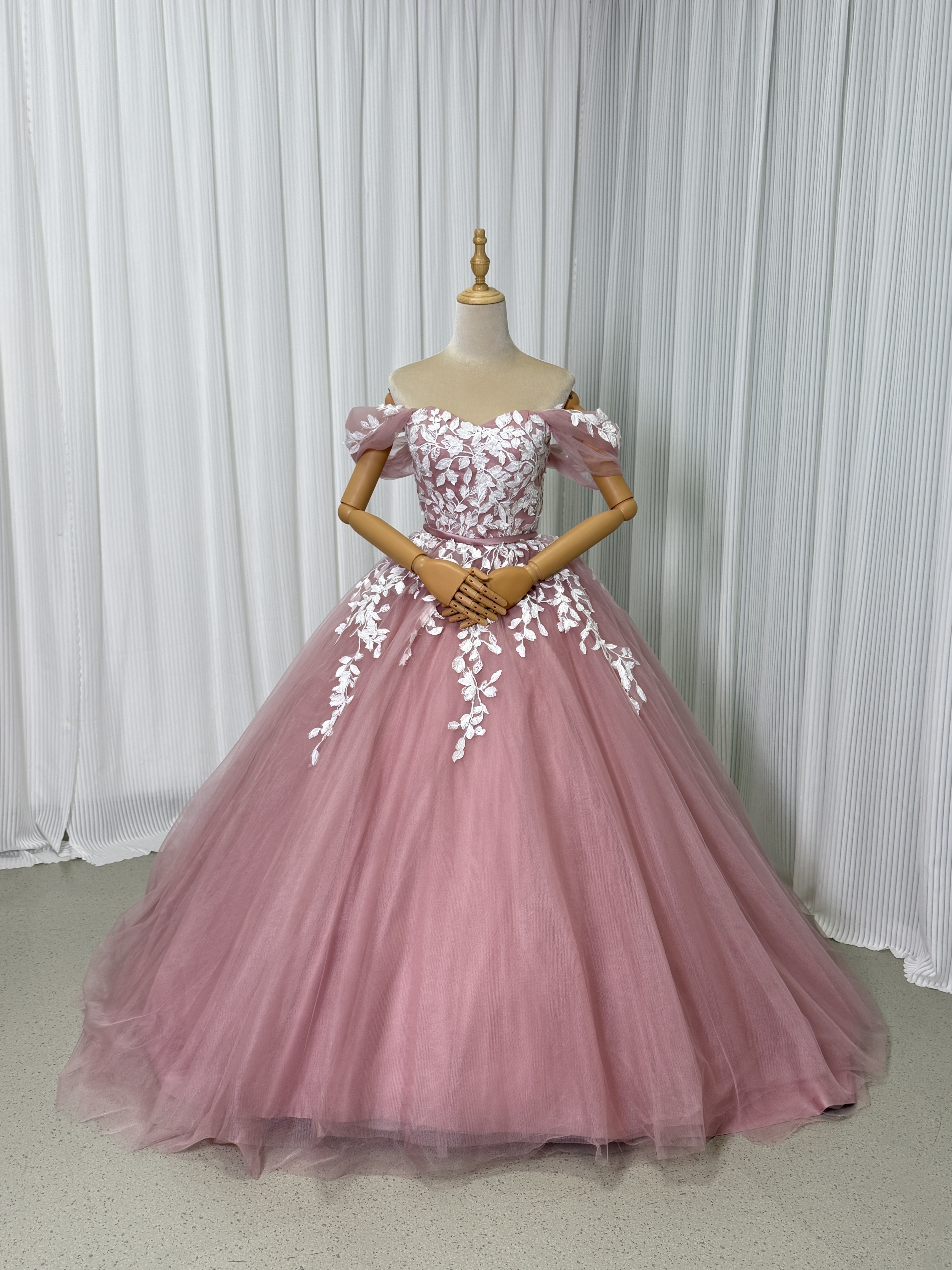 カラードレス ピンク オフショルダー 編み上げ 3D立体レース刺繍 プリンセスライン 華やかなトレーン 29,894円