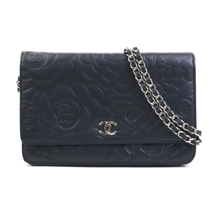 シャネル CHANEL ウォレットチェーン 斜め掛けショルダーバッグ カメリア 型押しレザー ブラック シルバー レディース w1162g