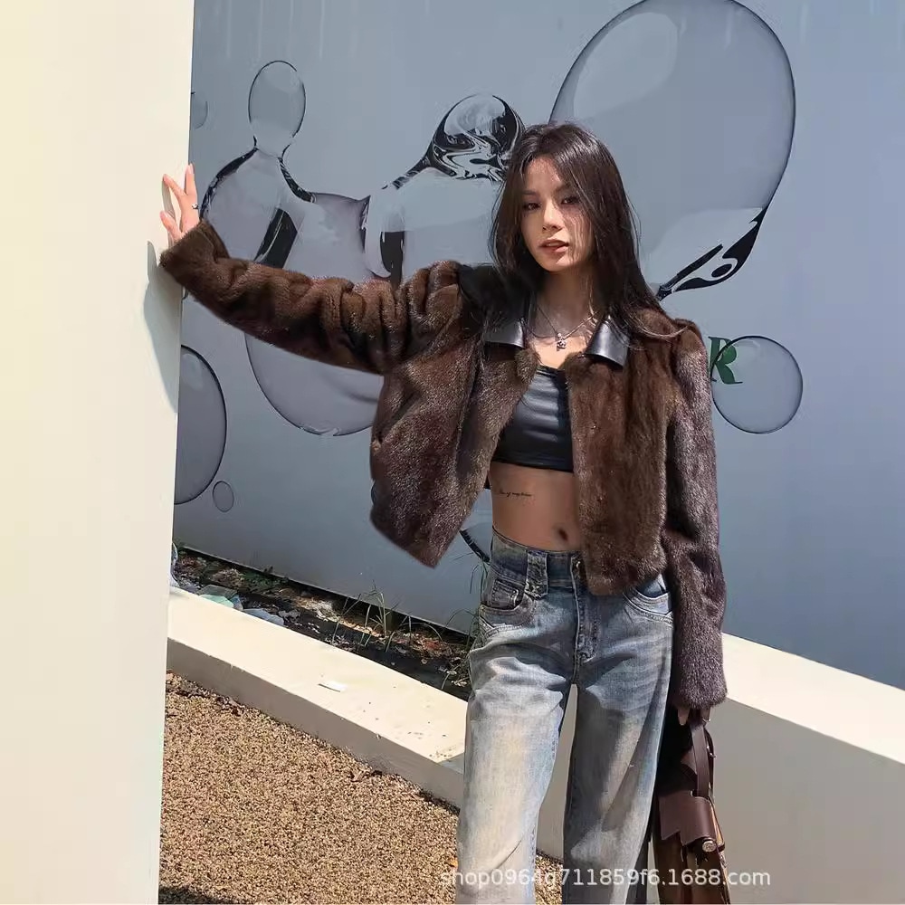 ミンクの毛皮のショートコートの女性のキツネ模造毛皮ジャケットスリミングレザースクエアカラー小さな環境に優しい毛皮の秋と冬の新スタイル