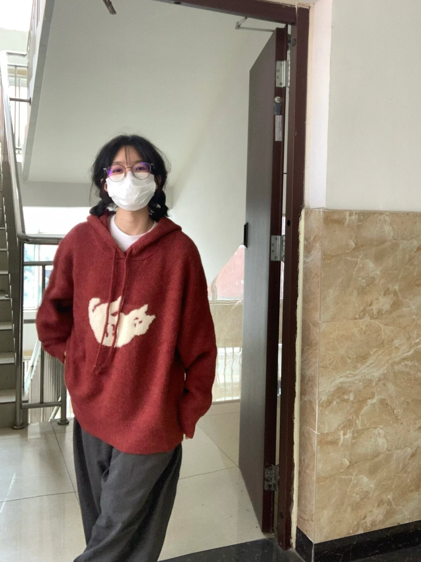 秋冬の女性用レトロクリスマスレンガレッドフード付きセータージャケット甘くて老化を軽減とても素敵で柔らかくワックスのようなルーズスウェットシャツ