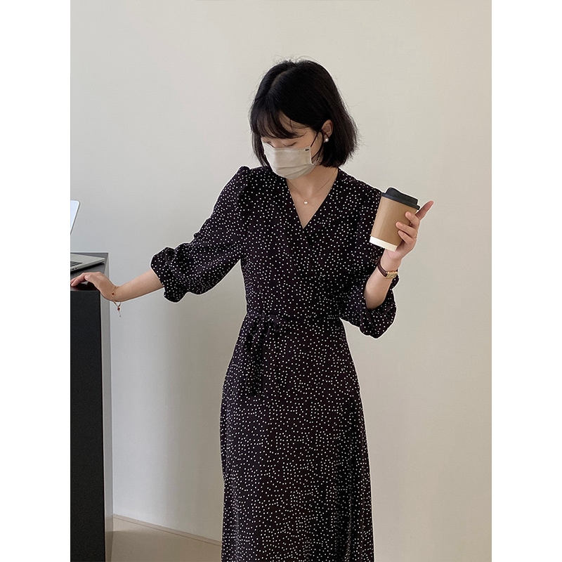 露出スタイル Sangzhi 同じスタイルの水玉ドレス女性秋の新作ロング V ネックスリムスカート 500 5,180円