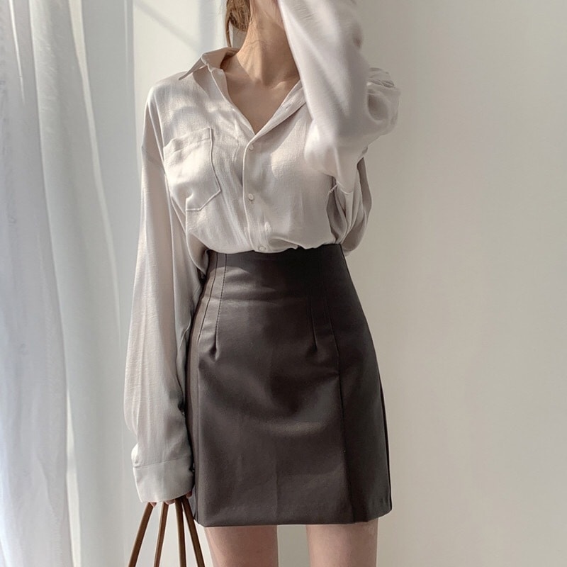 フェイクレザーミニスカート スカート ボトムス ミニスカート ミニ ミニ丈 スリム タイト 細身 ハイウエスト かわいい 大人可愛い きれいめ シンプル カジュアル 大人 上品 おしゃれ お洒落