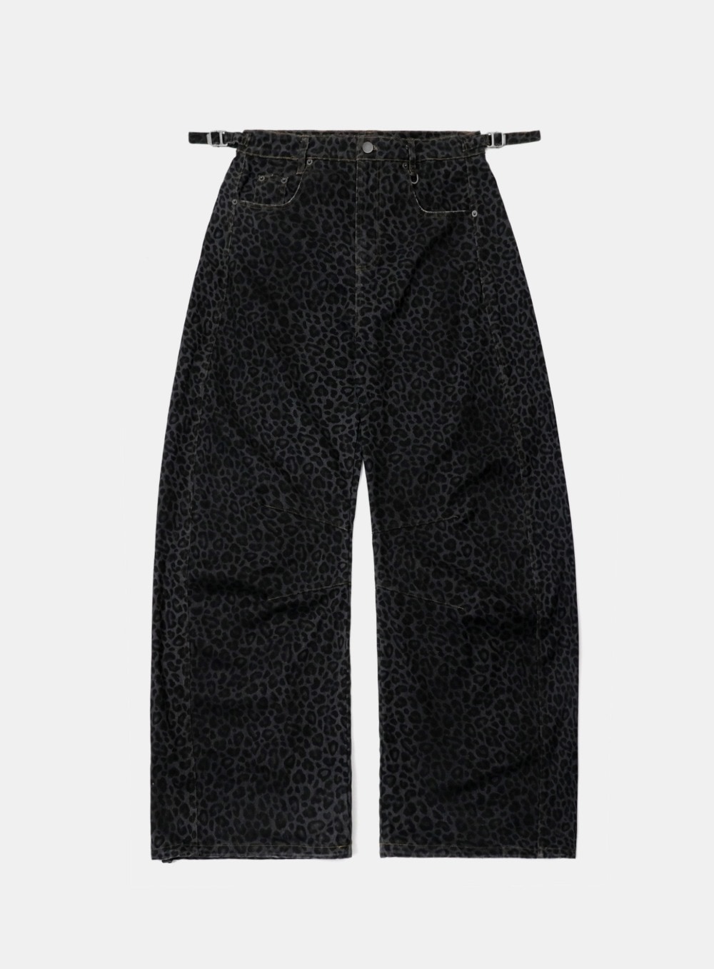 【BADBLOOD】[UNISEX] LION PATCH WASH BARREL PANTS : BLACK LEOPARD 18,340円