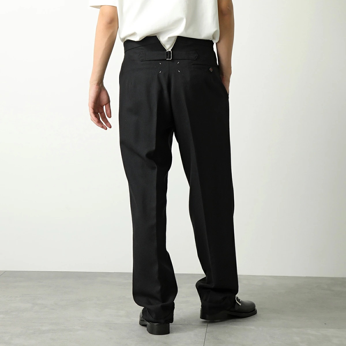 MAISON MARGIELA 4 14 メゾンマルジェラ トラウザーズパンツ SI0KA0005 S60307 メンズ ヘリボーンウールプリーツ バックベルト付き ステッチ 900