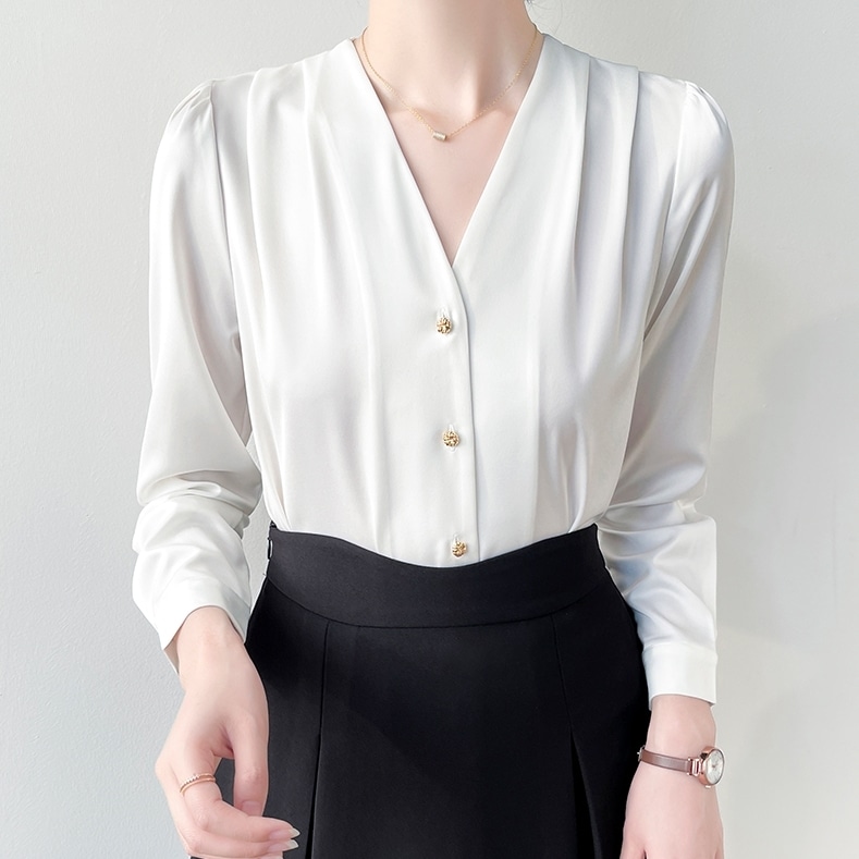 トップス シャツ 長袖 Vネック 前開き ボタン ミディアム丈 可愛い かわいい 大人可愛い きれいめ シンプル 上品 おしゃれ かっこいい カジュアル こなれ感 個性的 主役級 存在感 レトロ