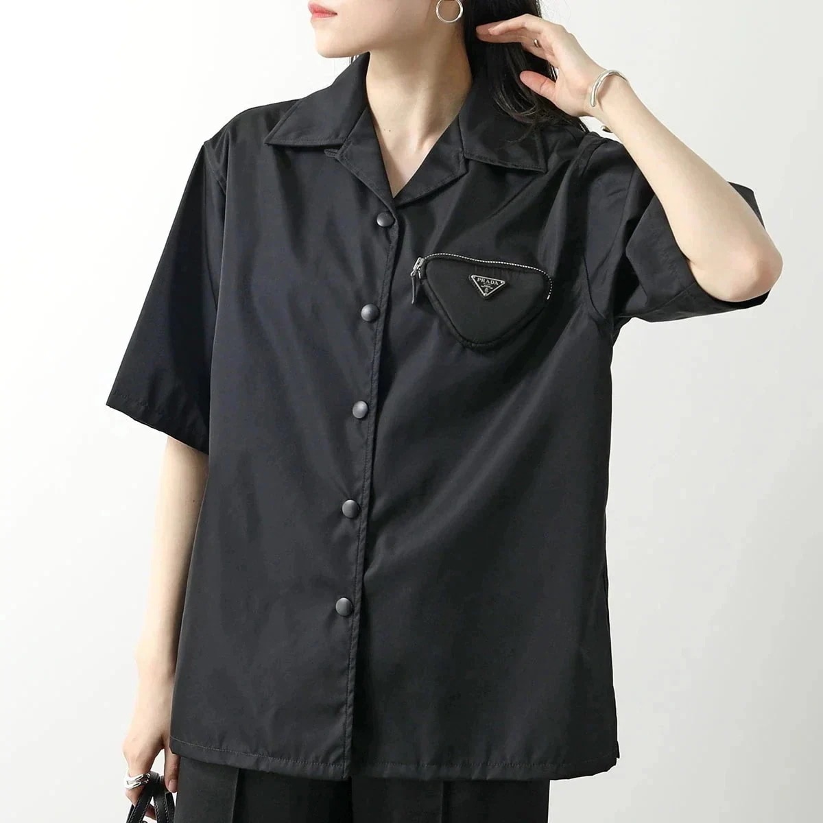 PRADA プラダ シャツ 24X702 1WQ8 レディース Re-Nylon リナイロン 半袖 ポーチ付き トライアングルロゴ ブラウス F0002/NER
