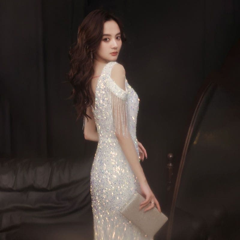 女性用白いイブニングドレス痩身タッセルテールスカート