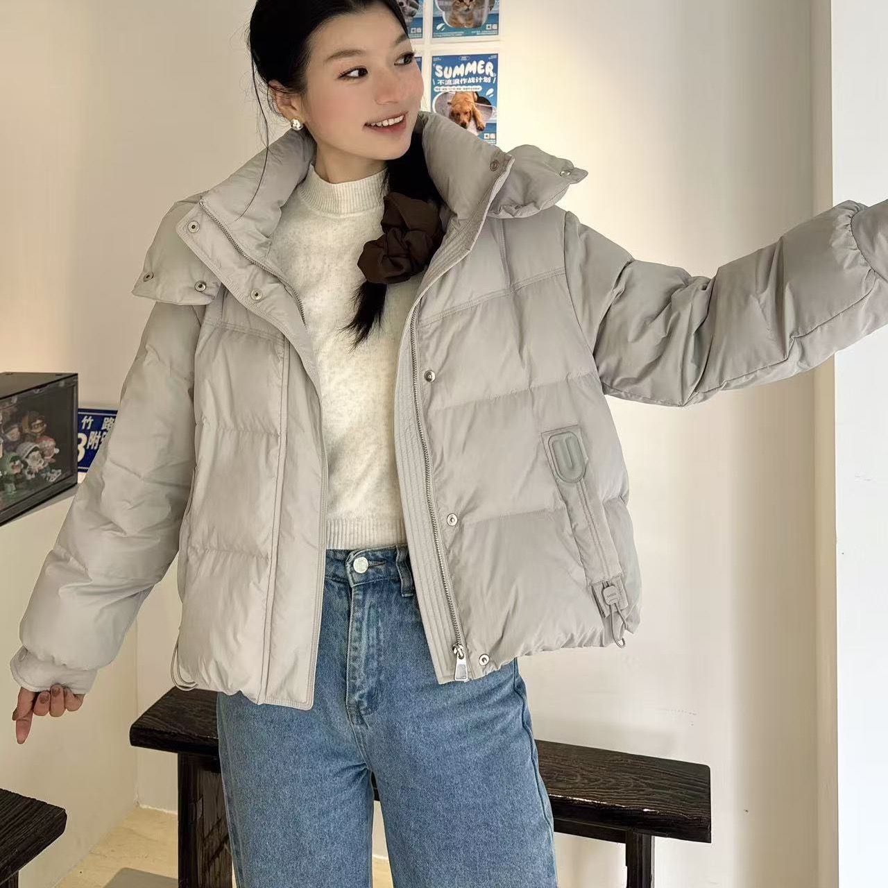 ファッションの短いダウンジャケット2024冬の新型帽子までゆったりとした保温の小さいアヒルのダウンジャケット