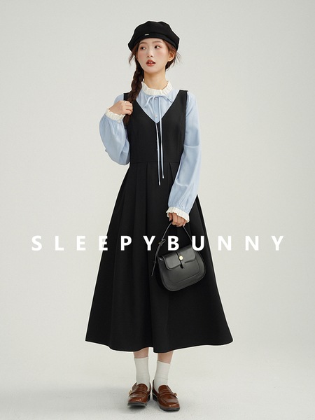 スリーピーラビットイヤータイ長袖プレップシャツ