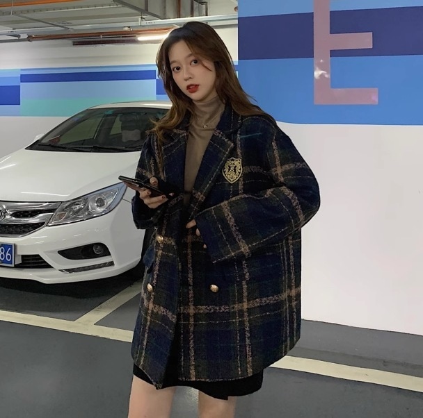 アウター コート ミディアム丈 袖あり 長袖 ラグランスリーブ 襟付き デザイン ボタン ダブルブレスト 美ライン ニュアンス 装飾 かわいい 大人可愛い きれいめ シンプル カジュアル 大人 上品