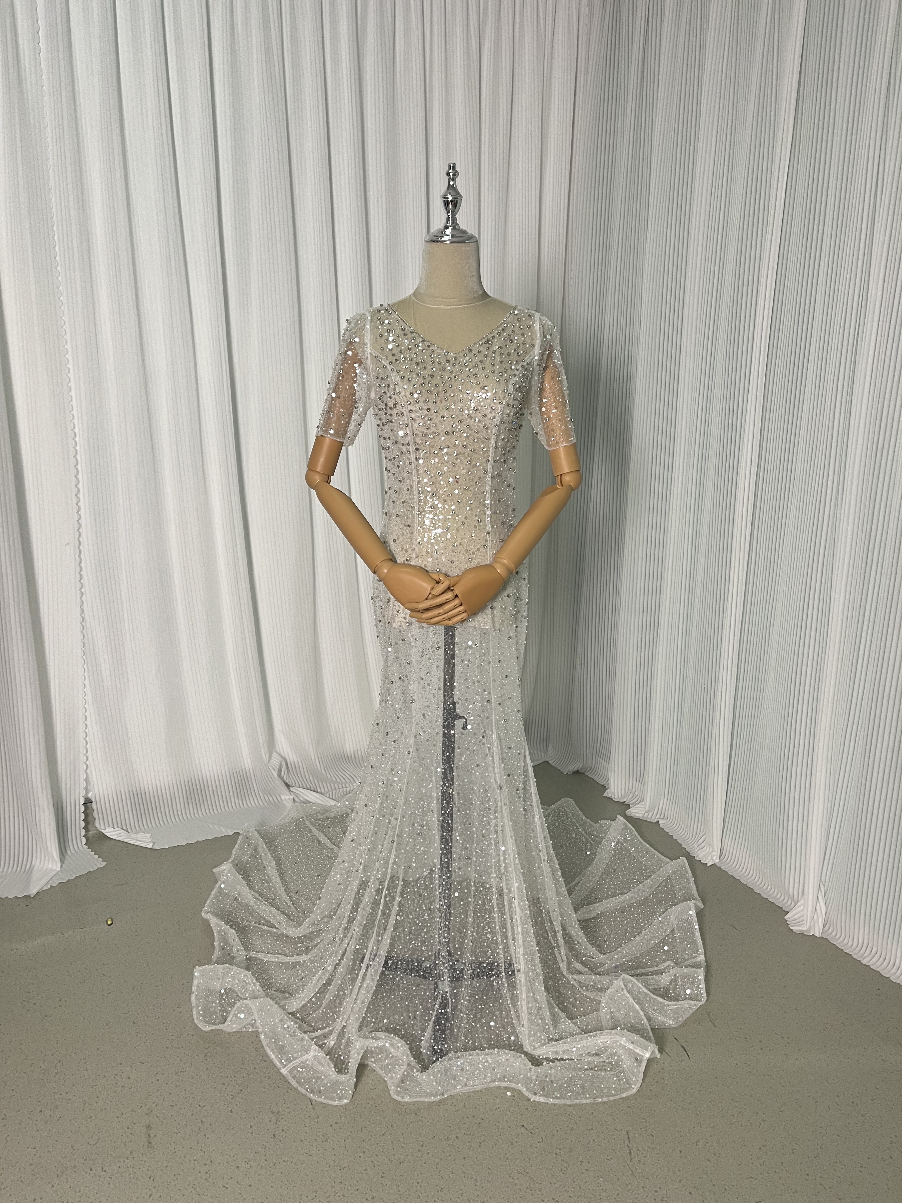 オーバードレス ウエディングドレス 半袖 マーメイドライン キラキラスパンコール ビーズ 結婚式