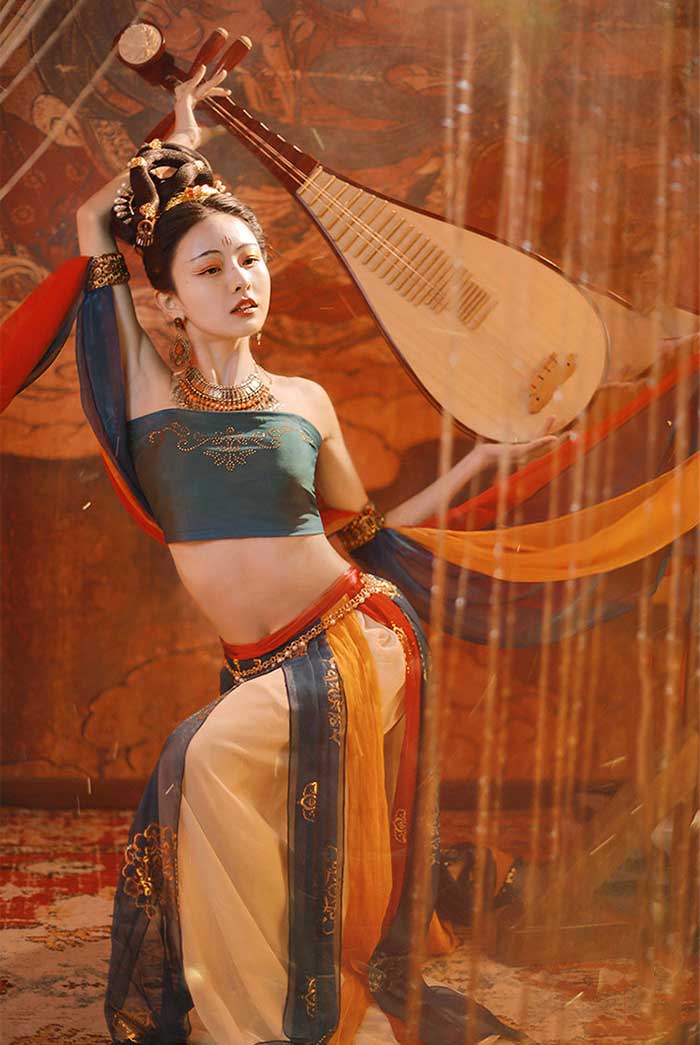 古典ダンス衣装 コスプレ衣装 4点セット ダンスウェア トップス へそ出し ノースリーブ スカート インナースカート付き スカーフ 花柄 衣装 仮装 コスプレ コスム パーティー ハロウイン 舞