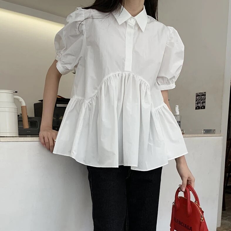 トップス ブラウス 白トップス 袖あり 半袖 フレア ペプラム フリル 切り替えデザイン かわいい 大人可愛い きれいめ シンプル カジュアル おしゃれ 無地 春 夏 10代 20代 30代 40代