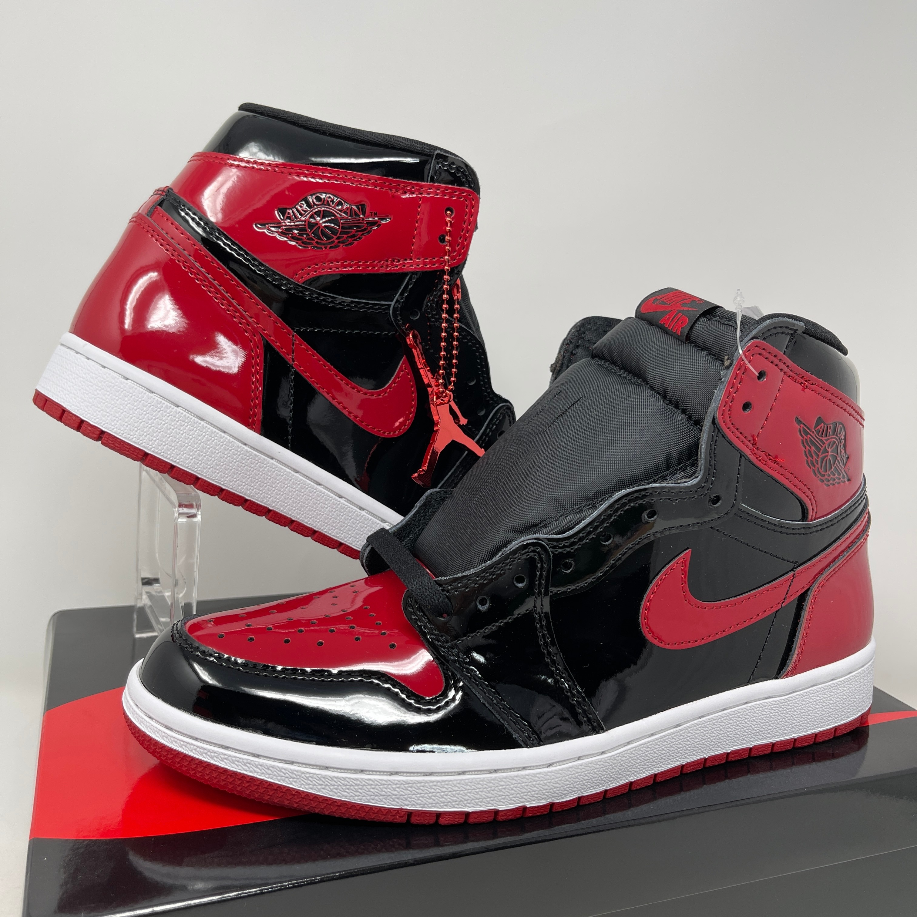 エアジョーダン1 レトロ ハイ OG パテント ブレッド メンズスニーカー 555088-063