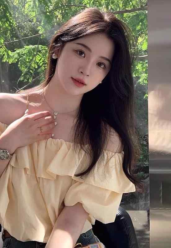 オフショルダー トップス レディース 春夏 半袖 パフスリーブ シャツ 肩みせ へそ出し プルオーバー フリル 鎖骨 無地 黄色 ピンク