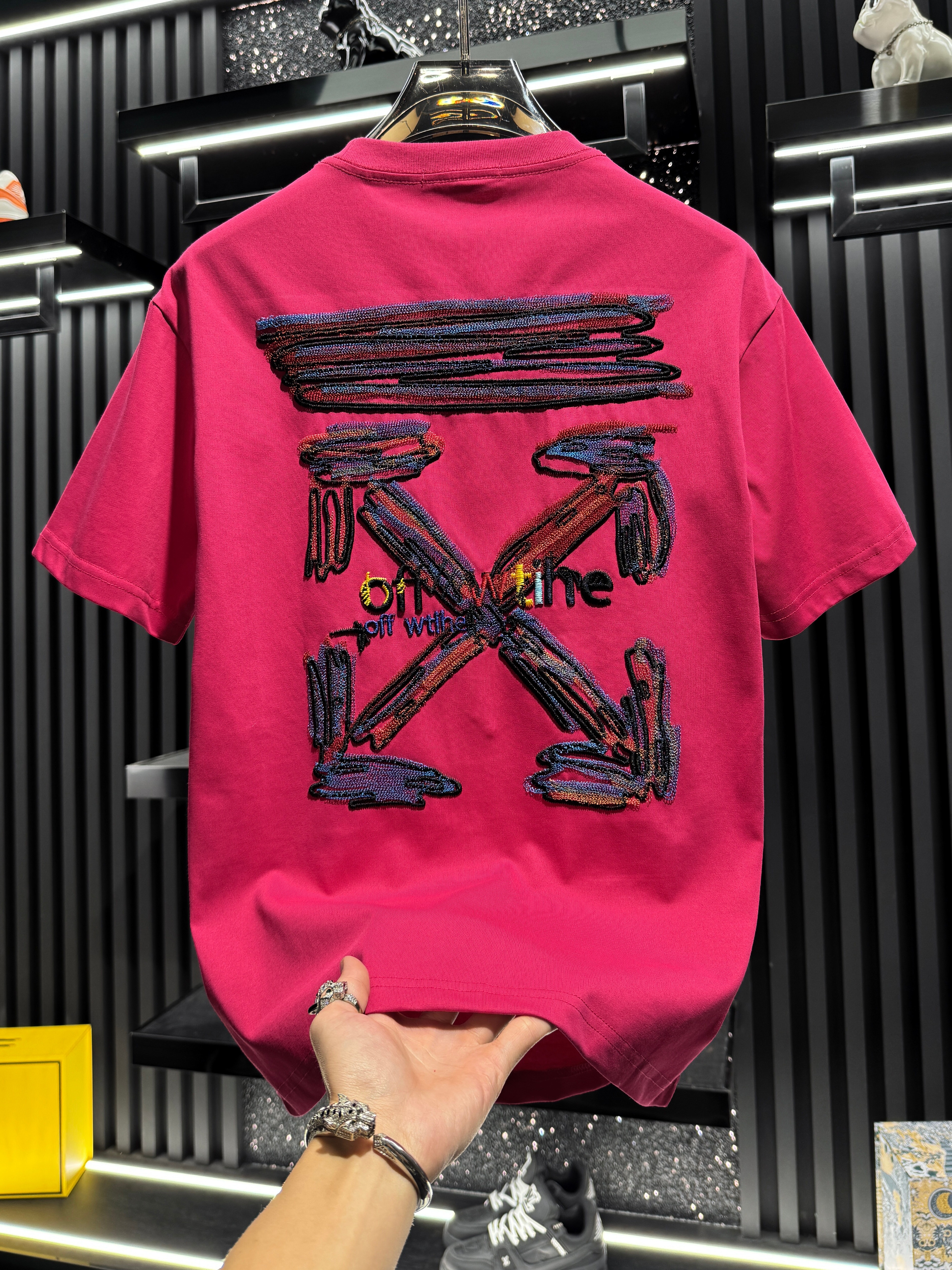 夏物トレンド刺繍入り半袖Tシャツおしゃれなゆったりラウンドネックメンズトップス
