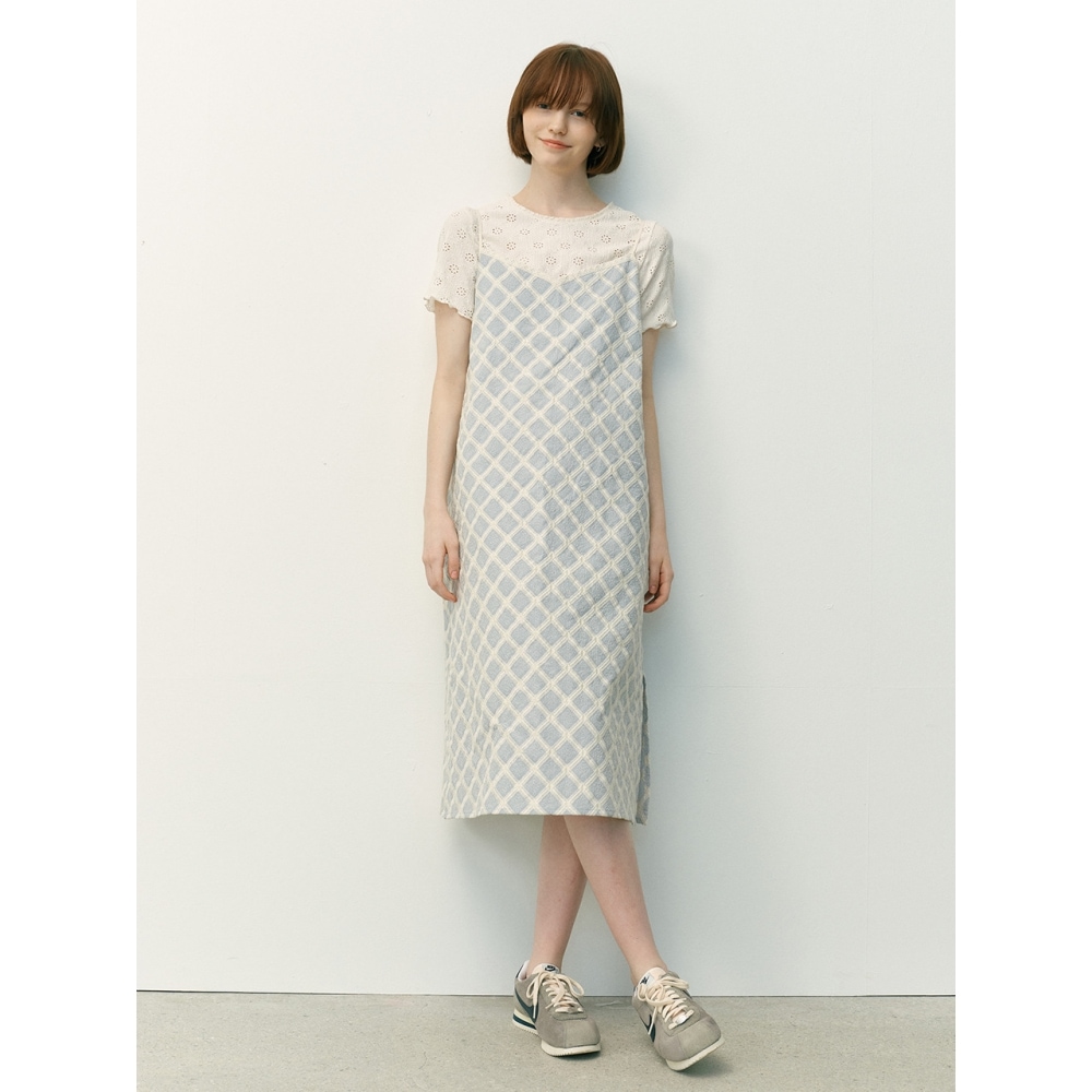 AND YOU オークリー刺繍入りレイヤードスリープドレス (ライトブルーベージュ)