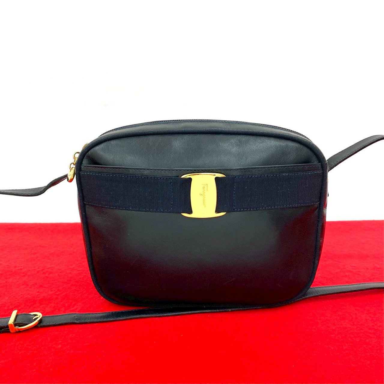 ヴィンテージ ヴァラ ロゴ 金具ショルダーバッグ レザー ネイビー 38600