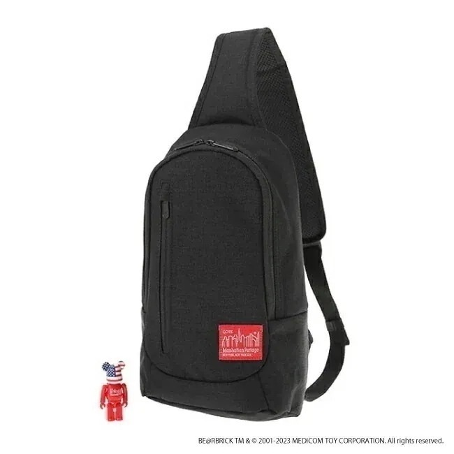 正規品 ベアブリック 2023 Little Italy Crossbody Bag w/ BE@RBRICK 2023 ブラック 1927-BE@RBRICK-23 BLK