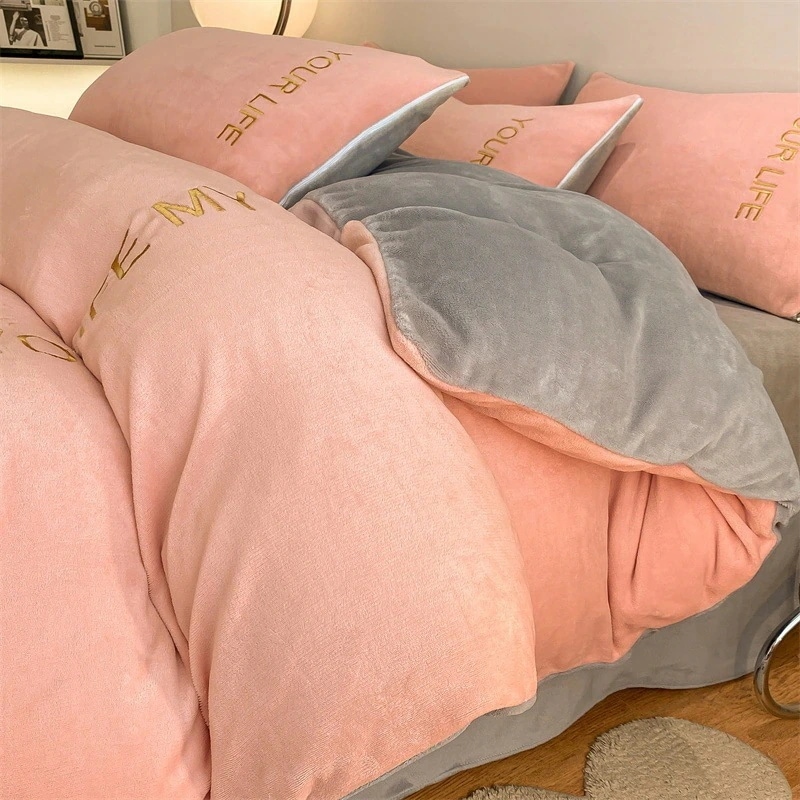 【急速出荷!】今の流行ミルクベルベットベッド4点セット厚みのあるコーラルベルベットキルトカバープラスベルベット暖かい刺繍学生寮3点セット