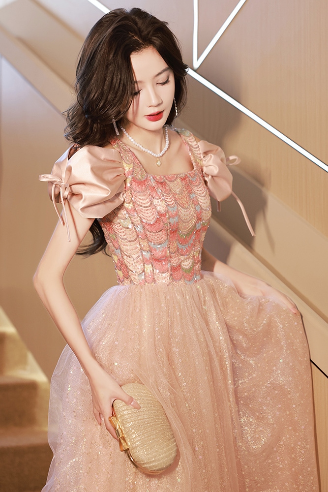 ピンクのドレスの春と秋には大衆の高級感があります