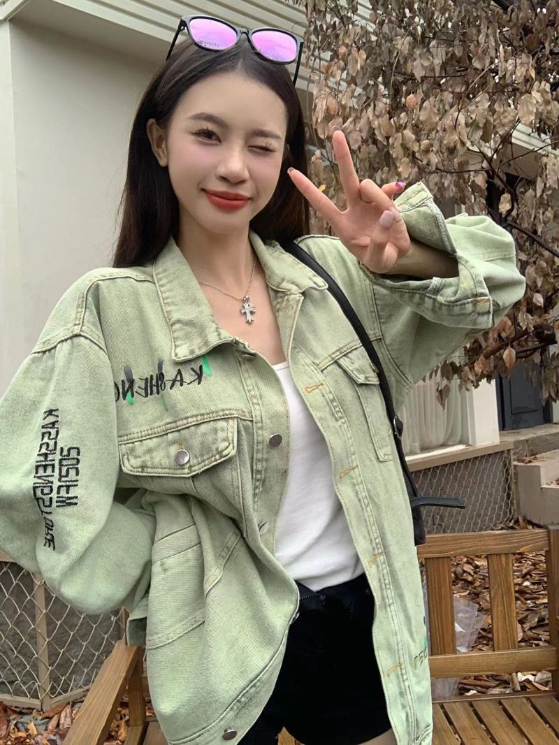 コーデに役立つデニムジャケット 流行り デニムトップス ゆるい 百掛け レトロ トップス