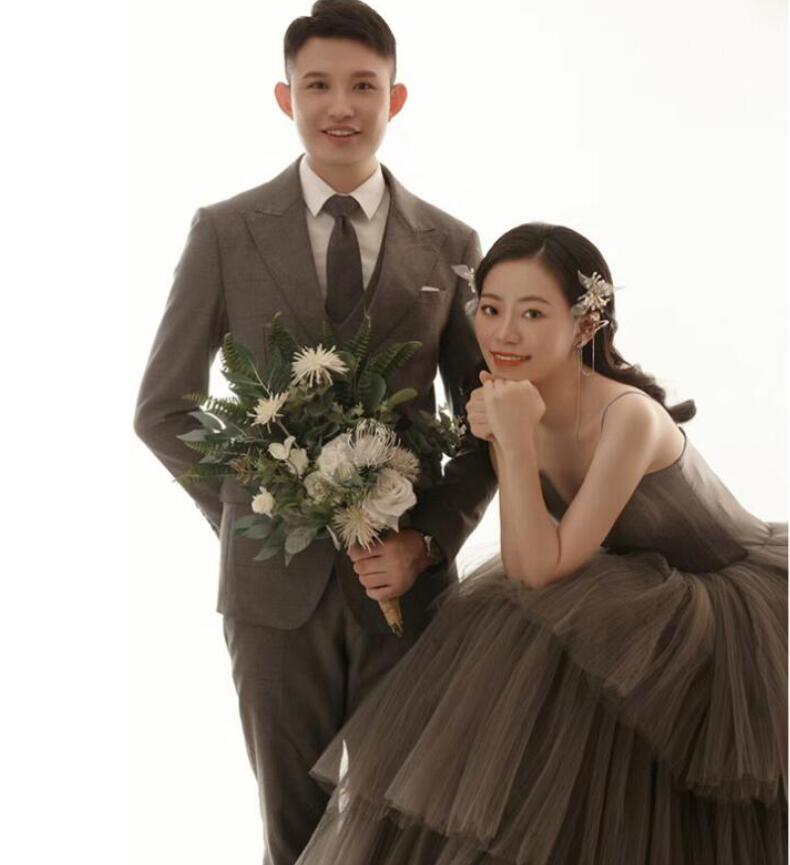 お姫様 前撮りドレス ウェディングドレス オフショルダー コンサート カラードレス 結婚式ドレス森系 7,541円