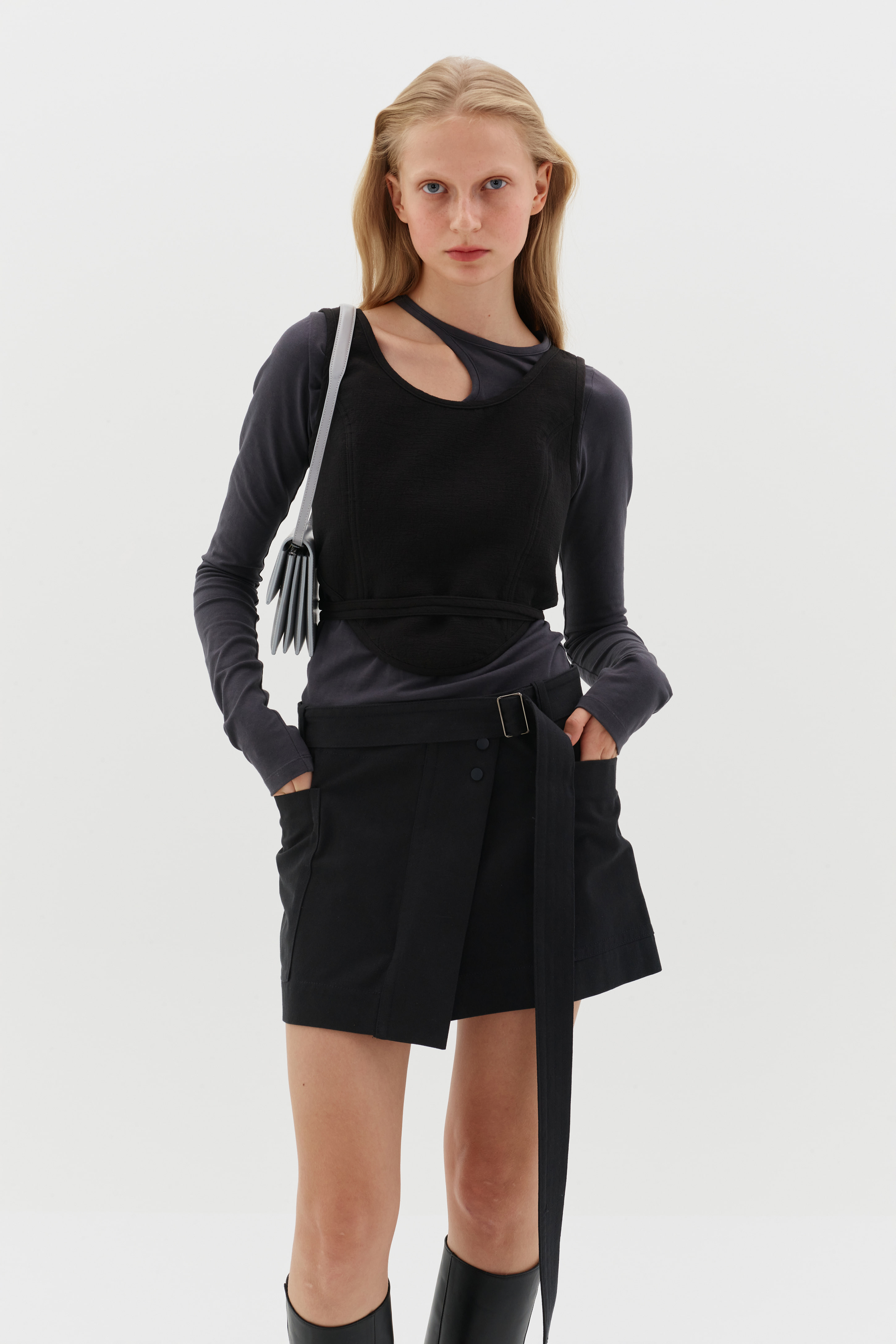 【LOW CLASSIC】 CURVE HOLE T-SHIRT : 3COLOR