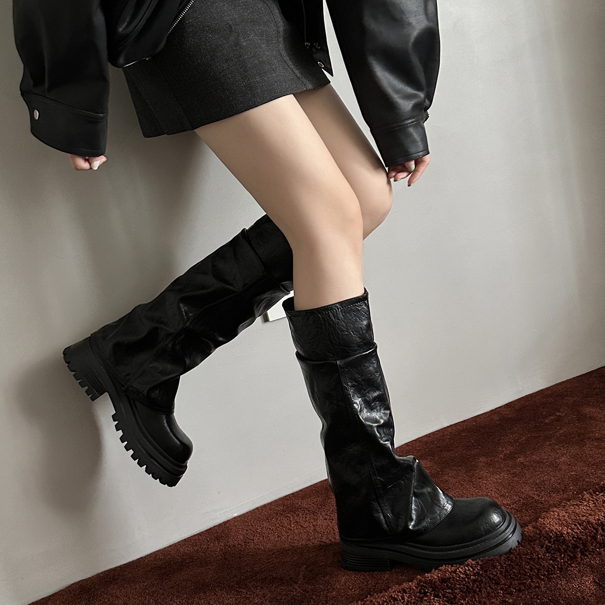 おしゃれなスタッズブーツ2024秋の新作厚底高マーチンブーツトレンドレディースブーツ 6,927円