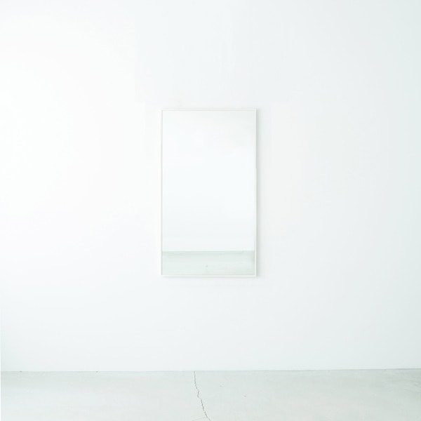 細枠ウォールミラー(60×90)(ホワイト/白) 天然木 姿見鏡 ワイド 高級感 木製 飛散防止加工 壁掛け 北欧風 玄関 トイレ 洗面 日本製 完成品 NK-26