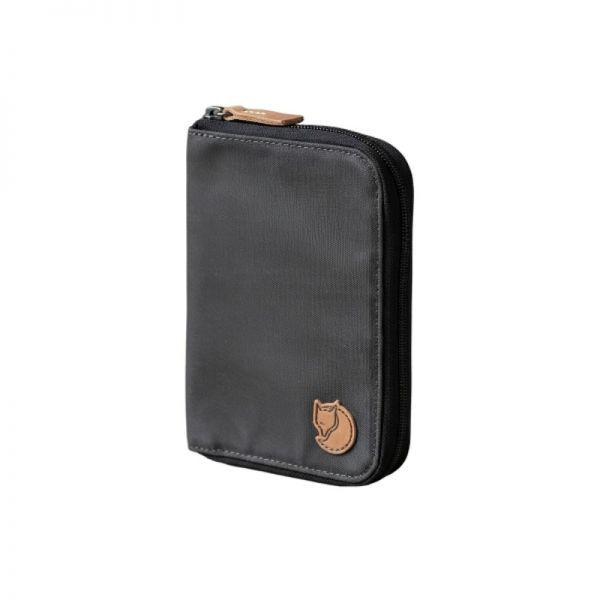 FJALLRAVEN 26SS パスポートウォレット ダークグレー (24220030) (パスポートウォレット)
