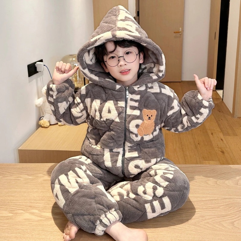 通学 冬の男の子と子供の中で大きい子供のサンゴの絨毯の3層の綿のパジャマのプラス絨毯の男の子の青少年の部屋着のスーツ 保育園 小学部