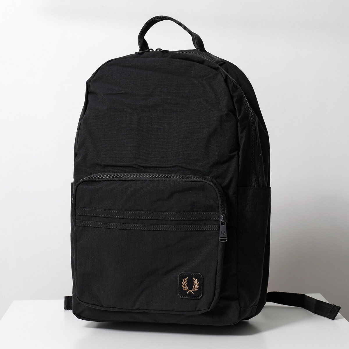 FRED PERRY フレッドペリー バックパック Nylon Badge Backpack ナイロン バッジ L1192 メンズ リュック ローレルリース刺繍 鞄 102/BLACK 13,831円