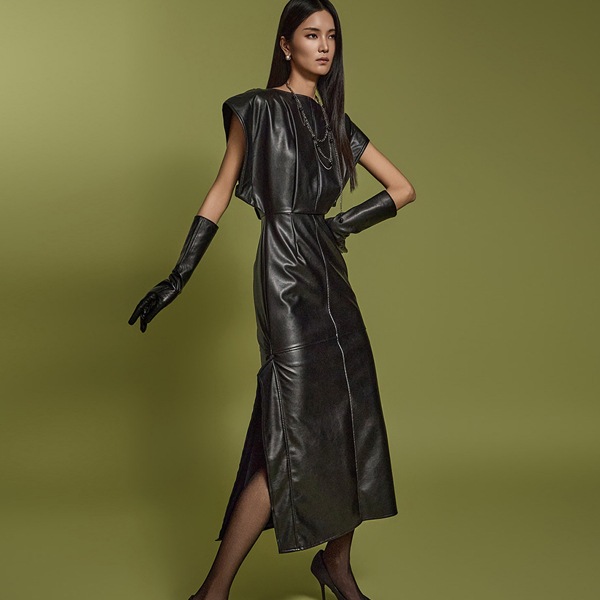 D9515 レザー ワンピース