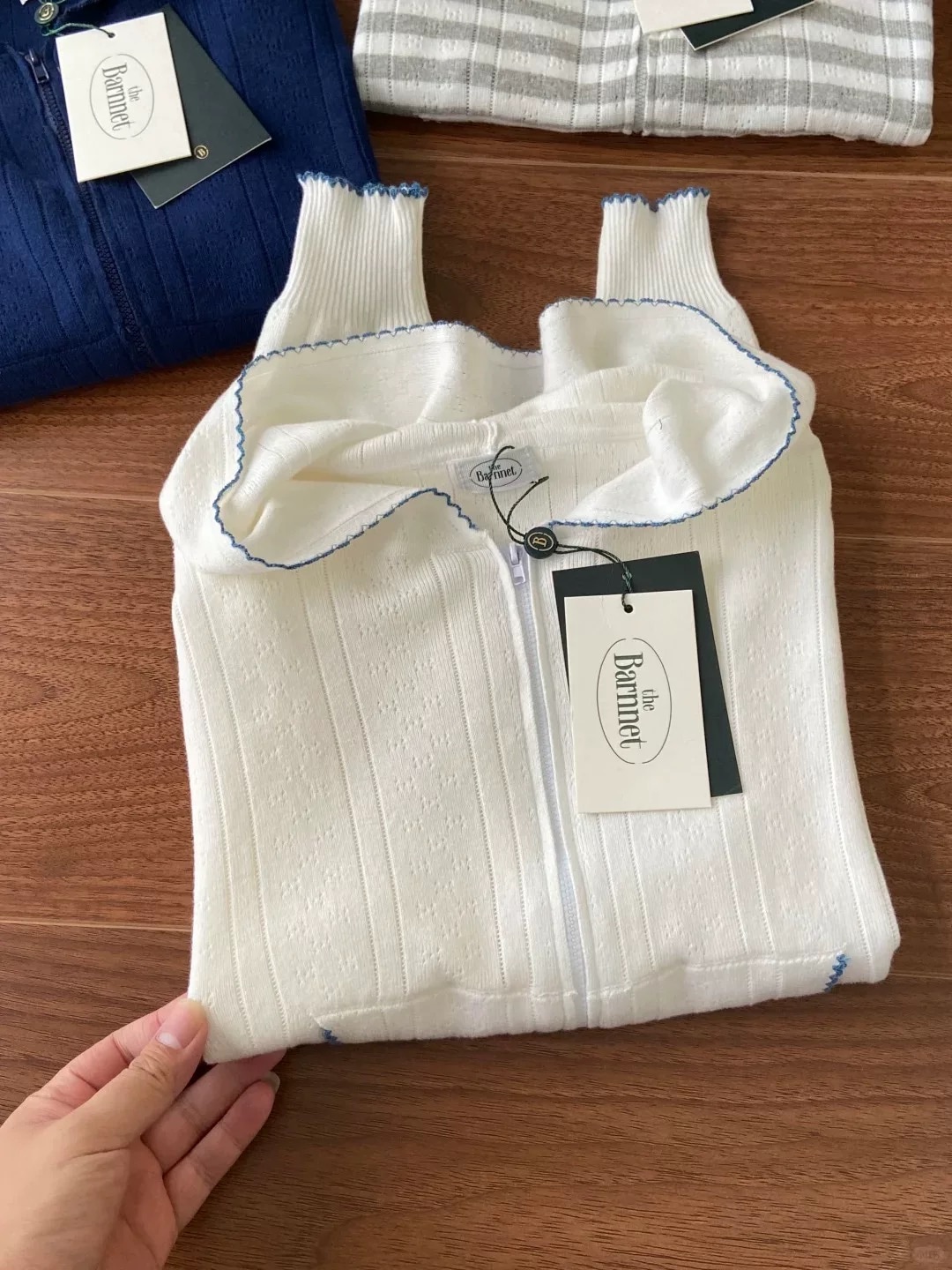 【限定！10000】Barnnet CottonHoodedKnit コットンフーディニット　バーネット　秋冬　ステッチ　ジップアップ　パーカー　レディース　韓国ブランド　防寒　大人気　３色