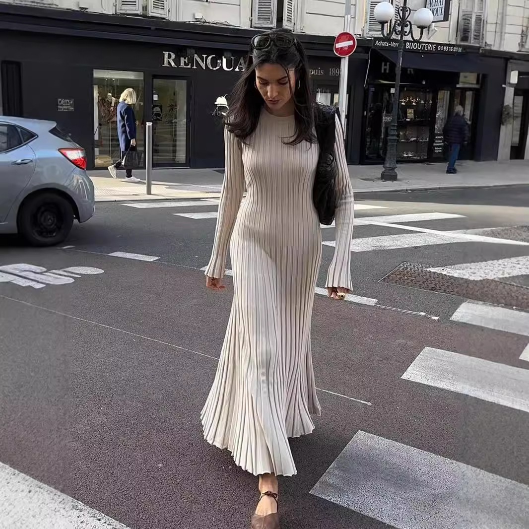 【1つ買うと10つ無料】長袖のニットスカート秋と冬2025ラウンドネック ラインドレスロシアドレス 57,950円