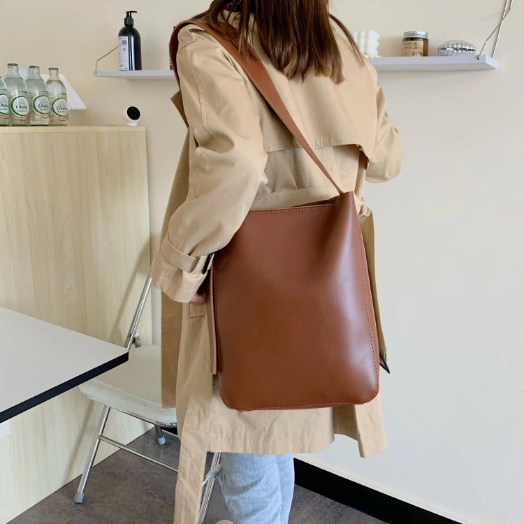 トートバッグ ショルダーバッグ レディース 鞄 2way 肩掛け ポーチ付き 大容量 斜め掛けバッグ かわいい おしゃれ ハンドバッグ 軽量 A4 大人 カジュアル 通勤 通学 韓国ファッション