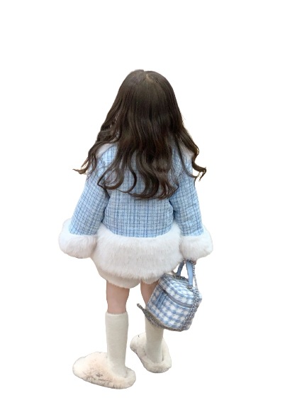 の女の子の赤ちゃんのおしゃれな上着は毛皮の毛のように厚手の子供のコートを着ています