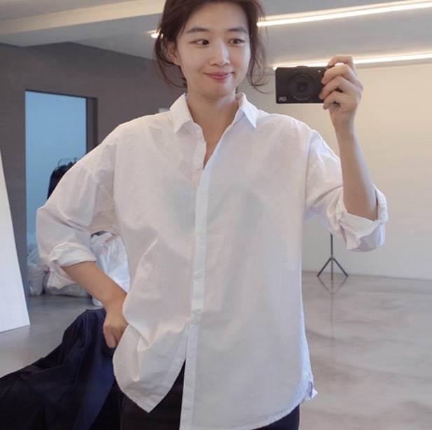 トップス シャツ ブラウス カットソー 白シャツ 白トップス ミディアム丈 袖あり 半袖 長袖 フレアスリーブ ホルンスリーブ 襟付き フレア セミフレア 細身 ストレート ワイド Aライン Iライン