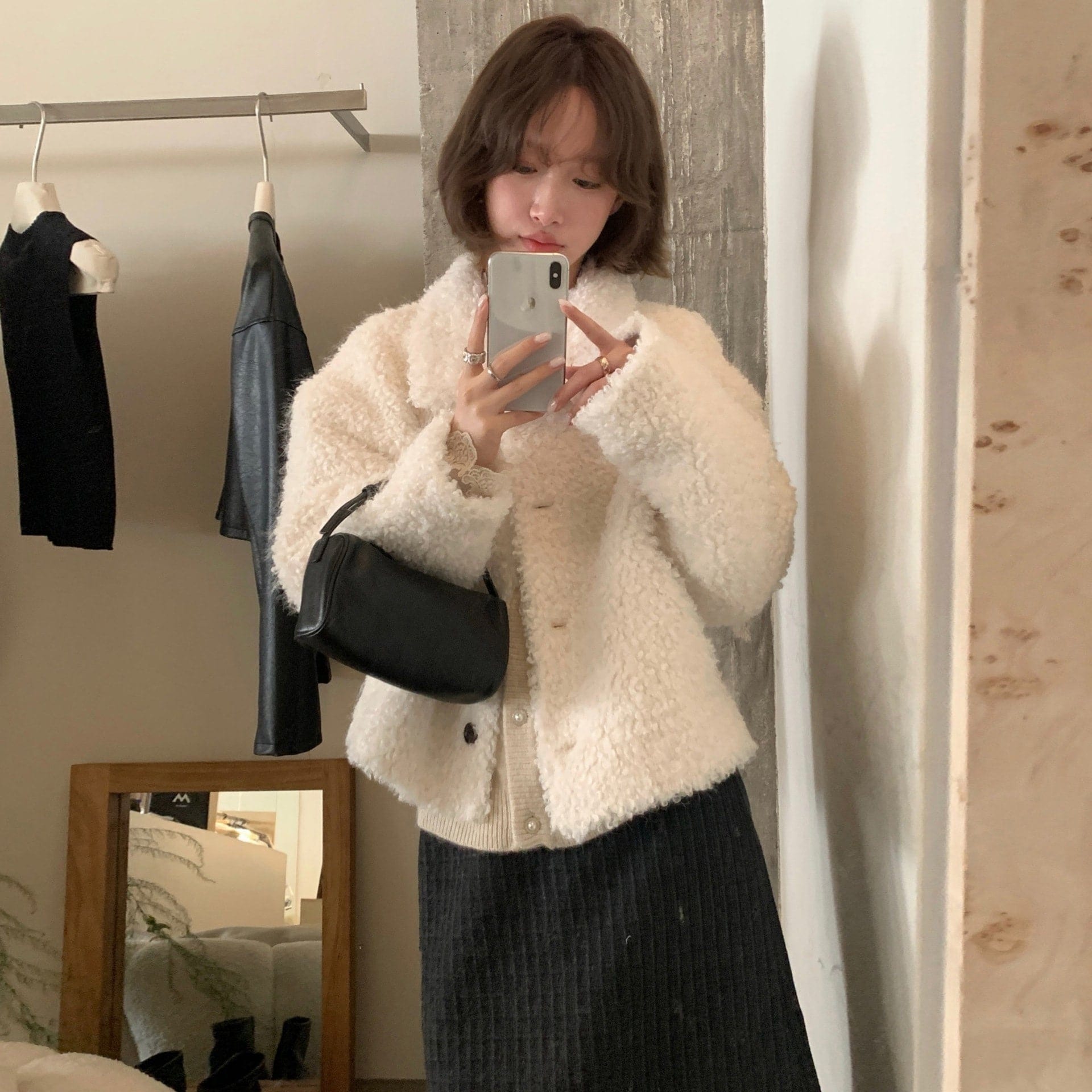 若々しいフワフワショートアウター シングルボタン保温コート レディース フェイクファー