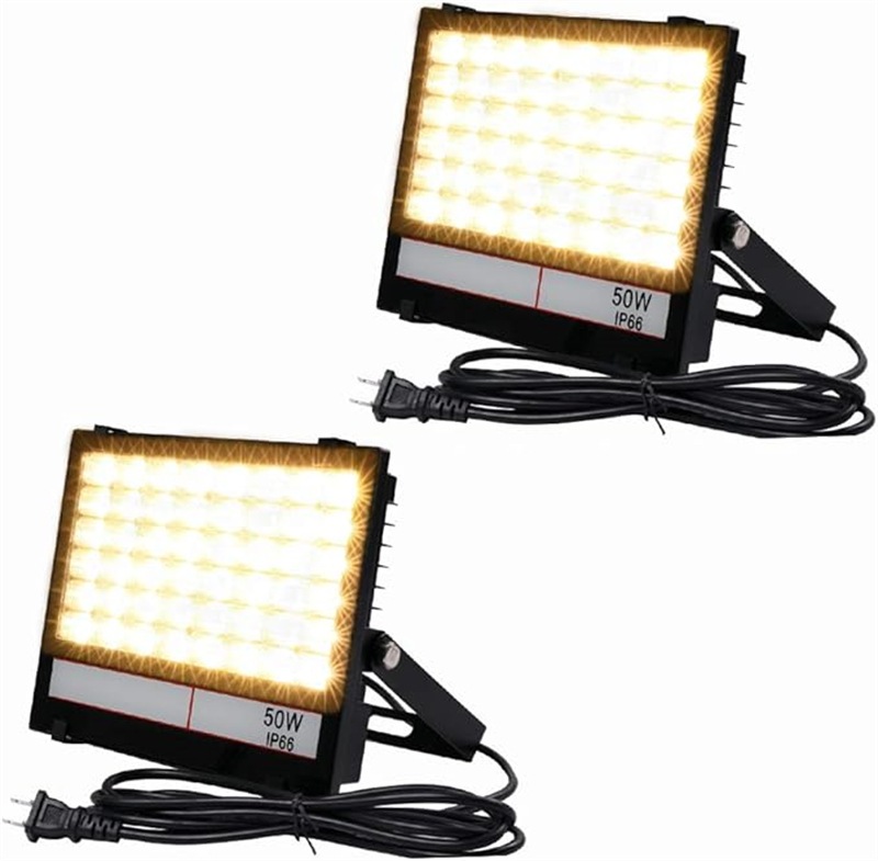 薄型軽量 LED投光器 屋外 50W 500W相当5000LM 電球色3000K ステー調整可 広範囲照射可能 高放熱性 IP66防水型 省エネ 3m配線コード付属 プラグあり 防犯灯 夜釣り集魚灯