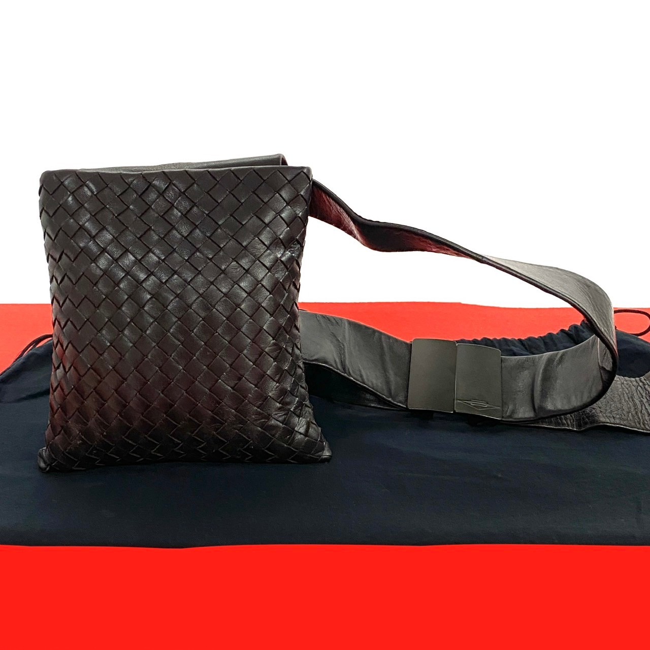 イントレチャートボディバッグ レザー ブラウン 23471