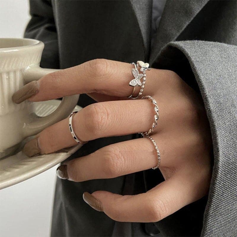 1つ買うと1つ無料 キラッとリング 手元を美しく 韓国ファッション リング 蝶の指輪セット 指輪4点セット 調整可能
