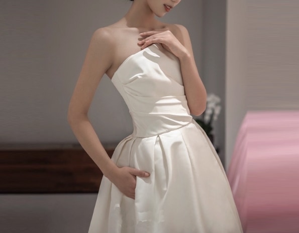ウェディングドレス デザイン感 ベアトップ 優雅なシルエット ファスナー エレガント